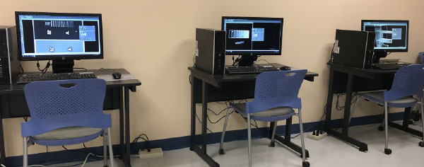 Röntgenkabine mit Detektor, CR-Scanner und Workstations mit D-Tect zur Bildanalyse